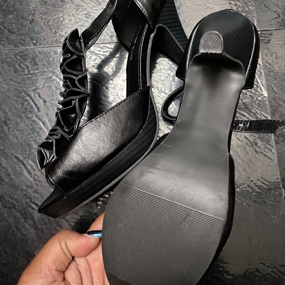 Black Heels with Ruffle Detail - Picture 4 of 4